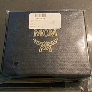 NWT AUTHENTIC MCM card holder